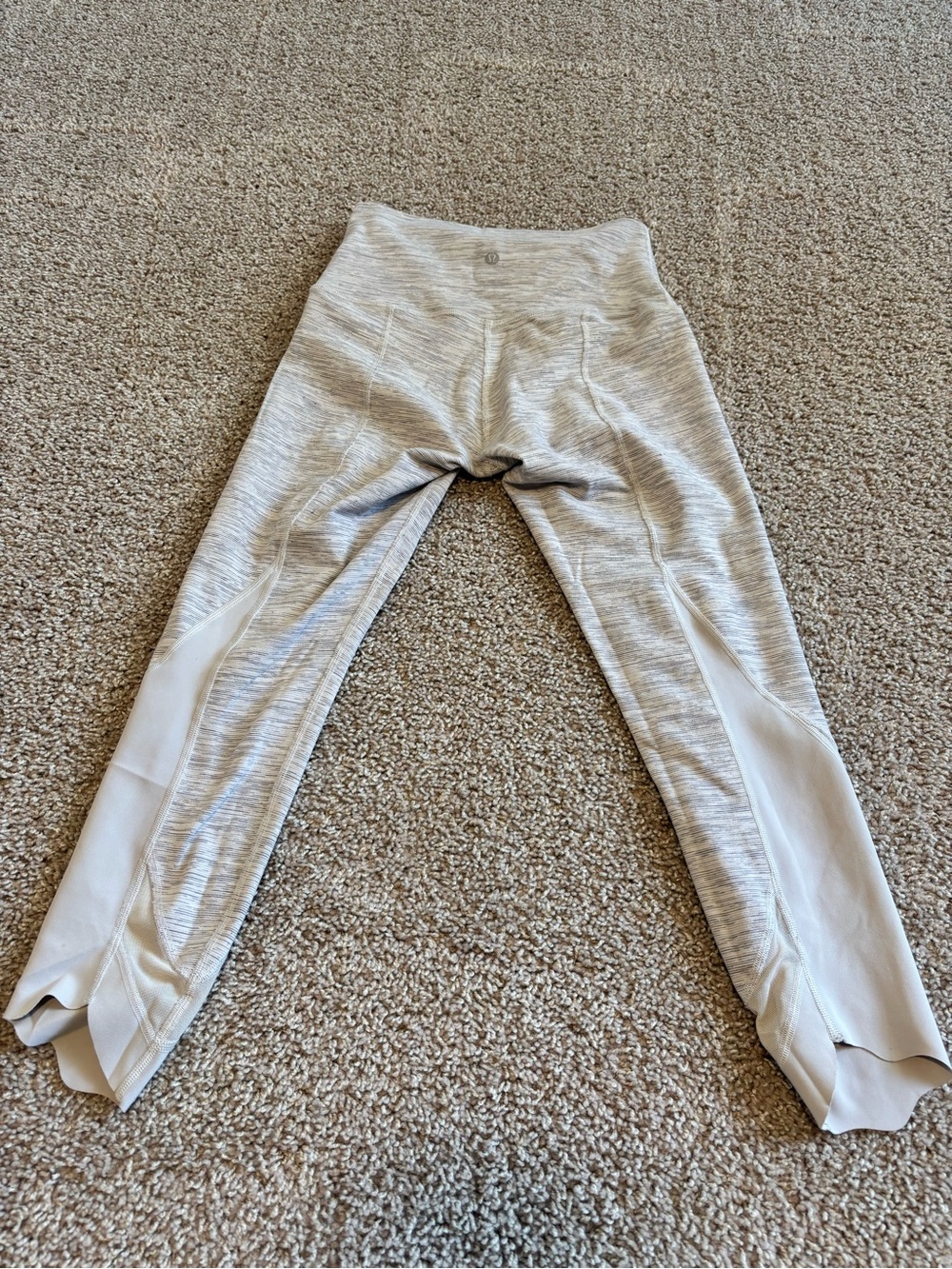 Lululemon Wunder Under Size 6 Leggings in Heather Gray and White
